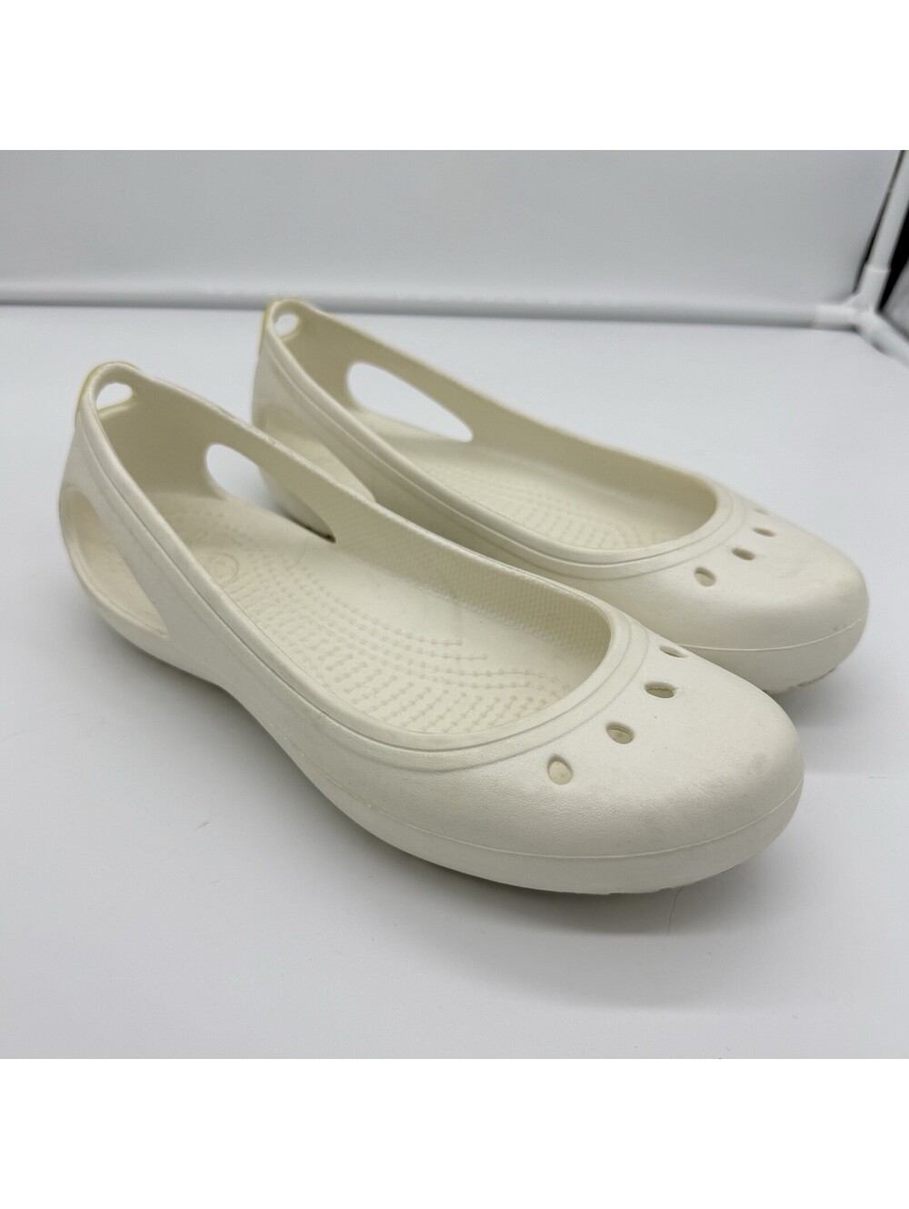 Crocs Womens 7 Kadee Balllet Flats White Slip On Comfort Shoes Lightweight Relax